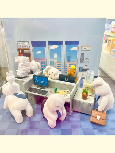 Фигурка Понедельник, Брюс: Еще один рабочий день Monday Bruce в сюрприз-боксе 7-9см, 1шт.