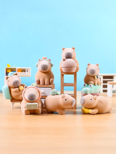 Фигурка Капибара флок в сюрприз боксе 1шт.