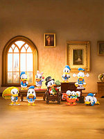 Фигурка DONALD DUCK Дональд Дак клуб в сюрприз-боксе, 1 шт.