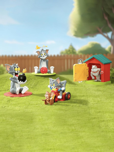 Фигурка TOM and JERRY Том и Джерри Бедный Том в сюрприз-боксе 11см, 1 шт.